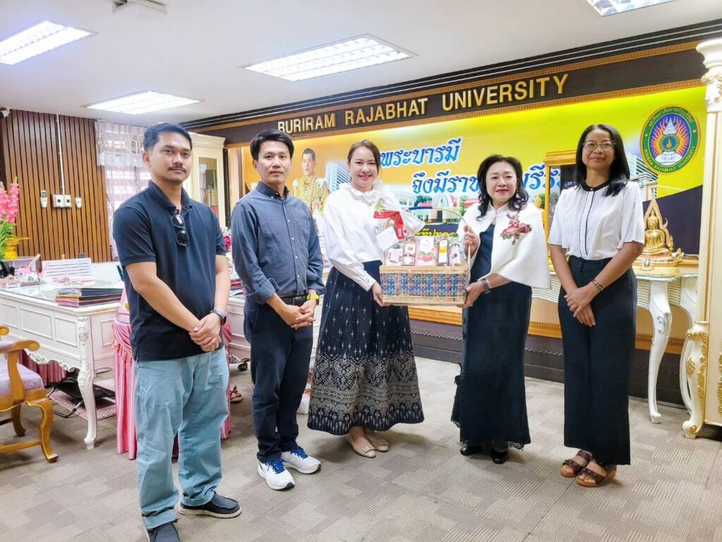 คณาจารย์ ได้เข้าพบท่านรองศาตราจารย์ ดร.ศิราณี จุโฑปะมา รักษาราชการแทนอธิการบดี มหาวิทยาลัยราชภัฏบุรีรัมย์ เพื่อสวัสดีปีใหม่